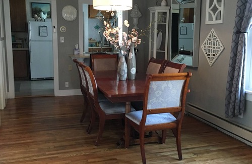 Burley Apartment | Work or Play Private Reliable Wifi Sleeps 6 Suite #1
