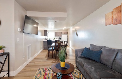 Cedar City Apartment | ☺ Work ☺ Play ☺ Relax ✔ 3 King Beds ✔ 400 + Wi-fi