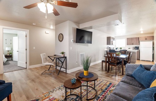 Cedar City Apartment | ☺ Work ☺ Play ☺ Relax ✔ 3 King Beds ✔ 400 + Wi-fi