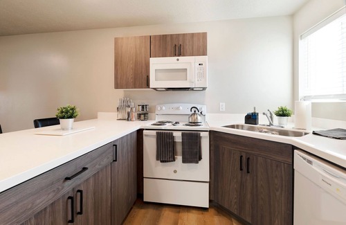 Cedar City Apartment | ☺ Work ☺ Play ☺ Relax ✔ 3 King Beds ✔ 400 + Wi-fi