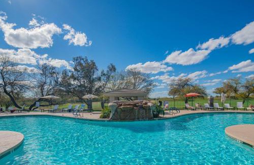 Kierland Apartment | Work Remote in a Luxury Poolside Sanctuary N302