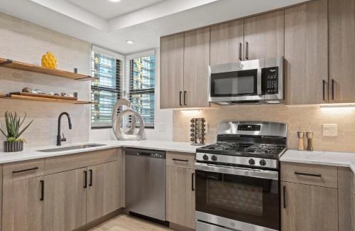 Kierland Apartment | Work Remote in a Luxury Poolside Sanctuary N302