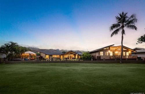 Kahala House | Work remote or vacation in a 5 bedroom Kahala Oasis