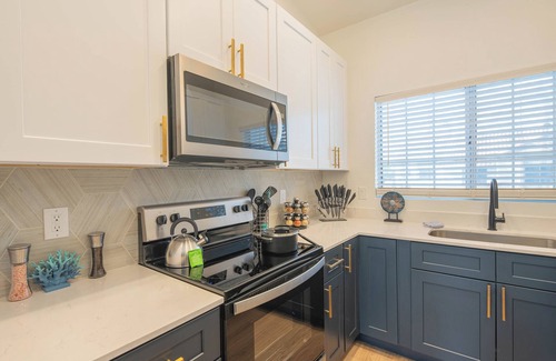 Desert View Village Condo | Work Remote, Relax Local Pool Washer/Dryer