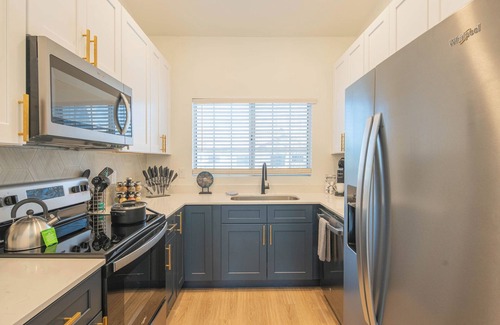 Desert View Village Condo | Work Remote, Relax Local Pool Washer/Dryer