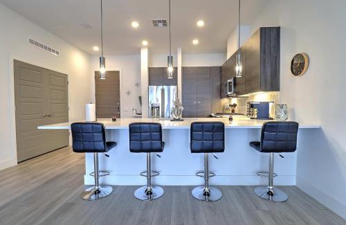 North Scottsdale Apartment | Work Remotely, Elegant Space, Wi-Fi, Total Comfort 4014