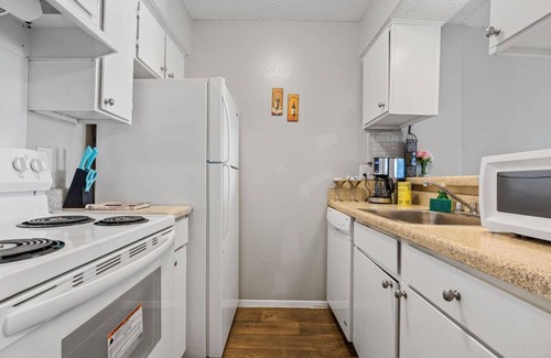 Park Central Apartment | WORK REMOTELY IN URBAN DFW!