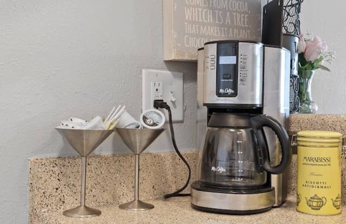 Park Central Apartment | WORK REMOTELY IN URBAN DFW!