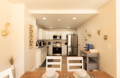 Dunlap House | Work, Rest & Gather | Spacious 3BR w/Modern Charm