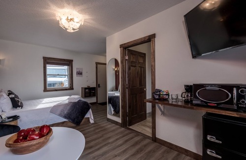 Prescott Hotel | Work & Stay | Free Parking | Simple Comfort