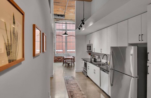 Judson Apartment | Workers Paradise | Pool | Gym | Mins from DT GVL!