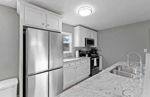 Jeffersonville - Clarksville House | Workfriendly home with ping pong & outdoor grill
