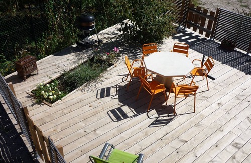 Semur-en-Auxois Apartment | Workshop n°2 for 6 with shared pool and sauna for lazy days