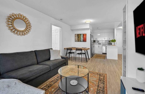 Downtown Mississauga Apartment | Workspace Haven, Free Parking, Steps to Fun!