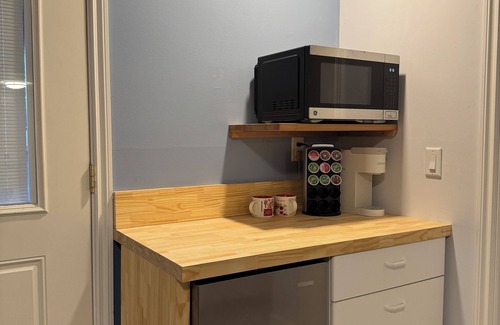East Lake Hills House | Workspace near Microsoft, Meta, Lumen Field and T-Mobile Park
