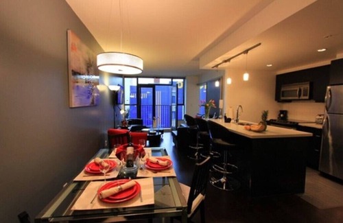 Harris Green Condo | Workstation | 96*Walkscore | Pro Clean | Spacious