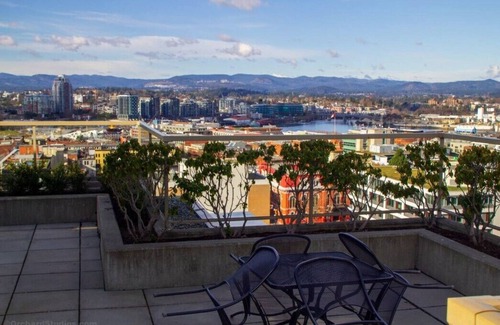 Harris Green Condo | Workstation | 96*Walkscore | Pro Clean | Spacious