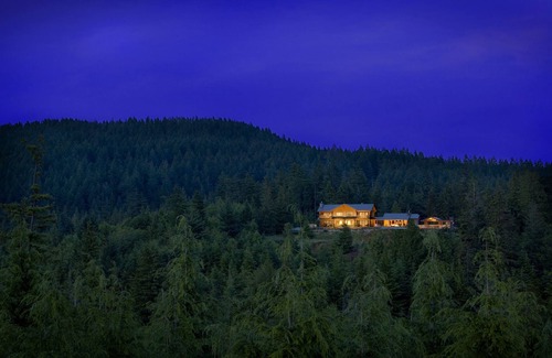 Bowen Island House | World Class Euro-Zen Private Estate with Panoramic Ocean Views