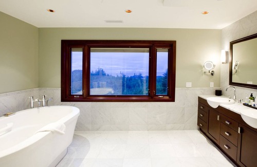 Bowen Island House | World Class Euro-Zen Private Estate with Panoramic Ocean Views