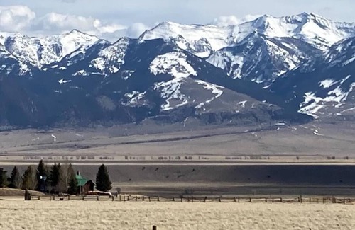 Shining Mountains Cabin | World class fishing, mountain views and easy day trips from this comfy cabin!