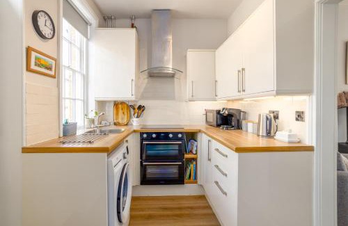 Saltaire Village House | World Heritage Saltaire Stylish Cottage