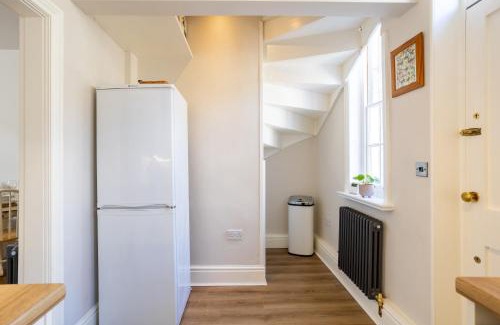 Saltaire Village House | World Heritage Saltaire Stylish Cottage