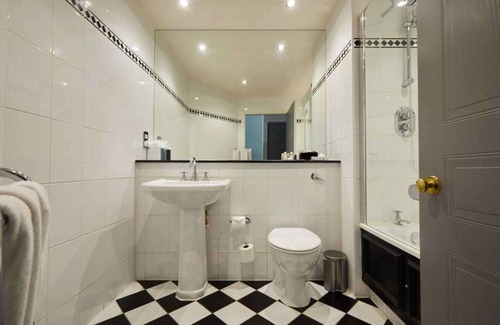 Milton Keynes Hotel | WorldHotels Distinctive Woughton House Hotel