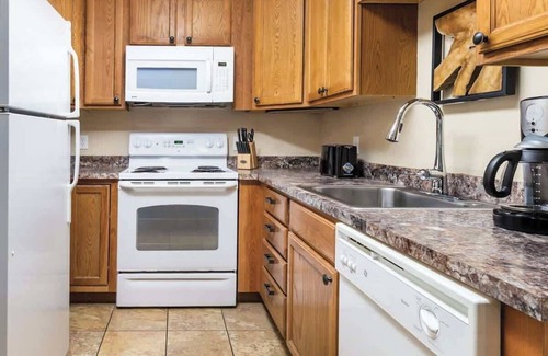 Estes Park Condo | Worldmark Estes Park: 2BR Suite w/Fireplace