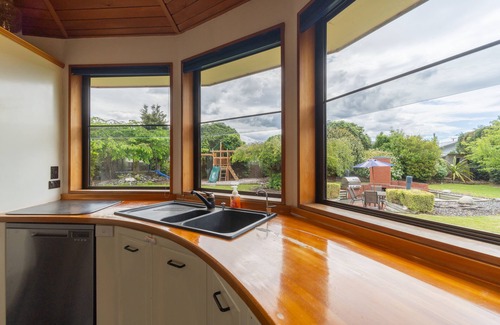 Te Anau House | Worsley Wonder - Te Anau Holiday Home