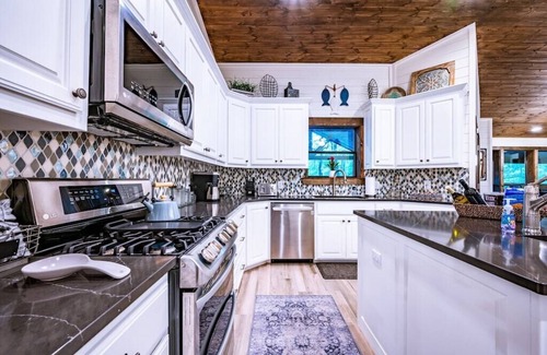 Broken Bow Cabin | Worth the Wait ~ Riverfront cabin with hot tub, game room, play set and views!