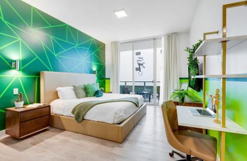 Hollywood House | Worth Traveling Hot tub & Unique Rooftop pool
