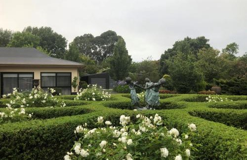Mount Macedon Apartment | Wotama, Macedon B and B, Honour Ave, Mount Macedon