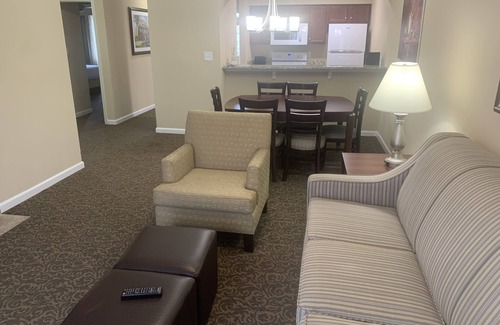 Berkeley House | WOW! 4BDR family townhouse unit at Historic Powhatan Resort.