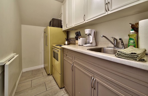 Cap-Blanc Apartment | Wow! Apartment Suites Central To Walk And Enjoy Tourist Attractions