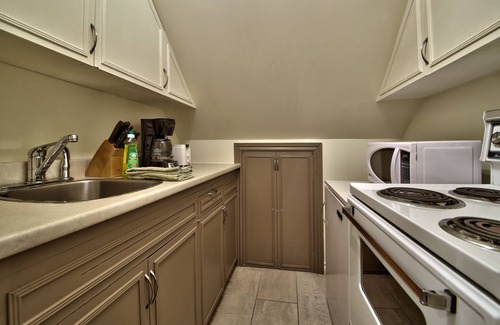 Cap-Blanc Apartment | Wow! Apartment Suites Central To Walk And Enjoy Tourist Attractions