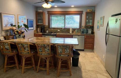 Holualoa House | Wow! Awesome Kailua Ocean View, Pool, and Convenient Too!