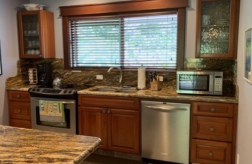 Holualoa House | Wow! Awesome Kailua Ocean View, Pool, and Convenient Too!