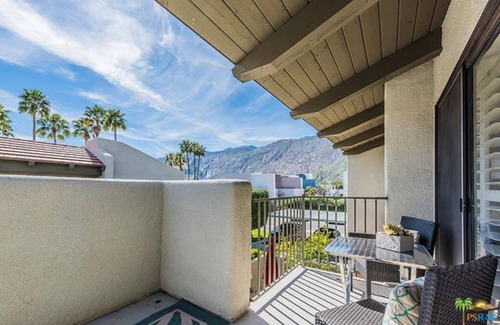 Palm Springs Condo | WOW! BEAUTIFUL 2 BED/2 BATH CONDO WITH MOUNTAIN VIEWS AND WALKABLE TO TOWN!