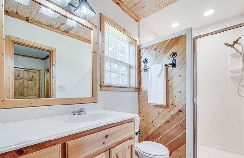 Navarro County Cabin | WOW! Check out this Gorgeous Cabin!
