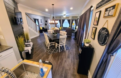 Vine House | Wow! - Downtown Kalamazoo - 3rd Floor Arcade!