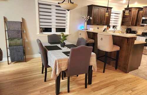 Paradise House | WOW! Executive 2-Bedroom 2-Bathroom