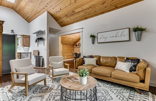 Dahlonega Other | WOW! Family Friendly Getaway:Hot Tub, Fire Pit, Nature, Wine & Weddings