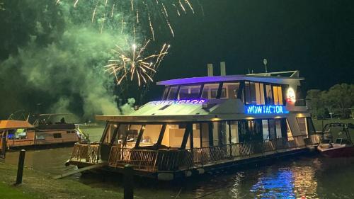 White Sands Boat Rental | Wow Houseboats Pty Ltd