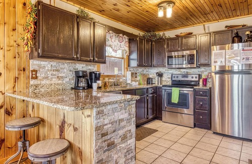 Pigeon Forge Cabin | WOW! Incredible View Mountain Cabin Near the Heart of the Pigeon Forge Parkway!