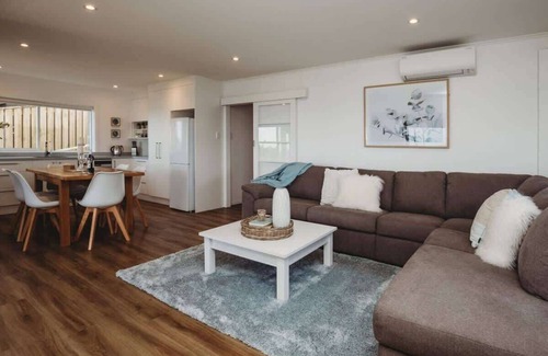 Bell Block Apartment | Wow On Wanaka Bay - beachfront living at its best