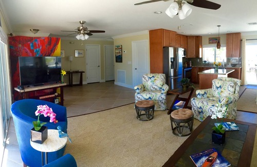 Marathon House | WOW! PRIVATE POOL, OCEAN FRONT, & DOCK Sister house next-door VRBO#1034656