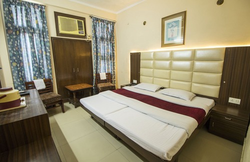 Mayapur Hotel | WOW STAYZ2 Hotel Jahanvi Dale