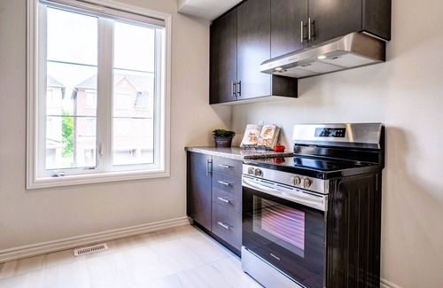Brampton House | WOW! Super Clean & Newly Built Townhouse!