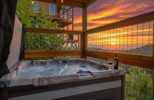 Gatlinburg - Pigeon Forge House | WOW, that View! NEW Luxury Cabin - Hot Tub - Pool Access - Game Room