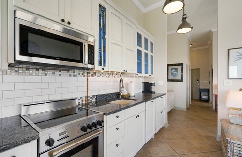 Gulf Place Condo | WOW! Water View Corner Unit, Free Wine + Bottled Water Arrival Gift